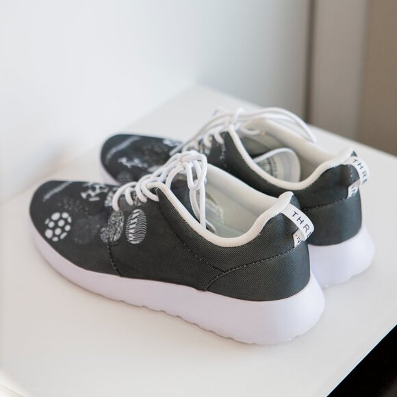 Black and White Blurryface Tennis Shoes - Size 9 - Picture 4 of 5